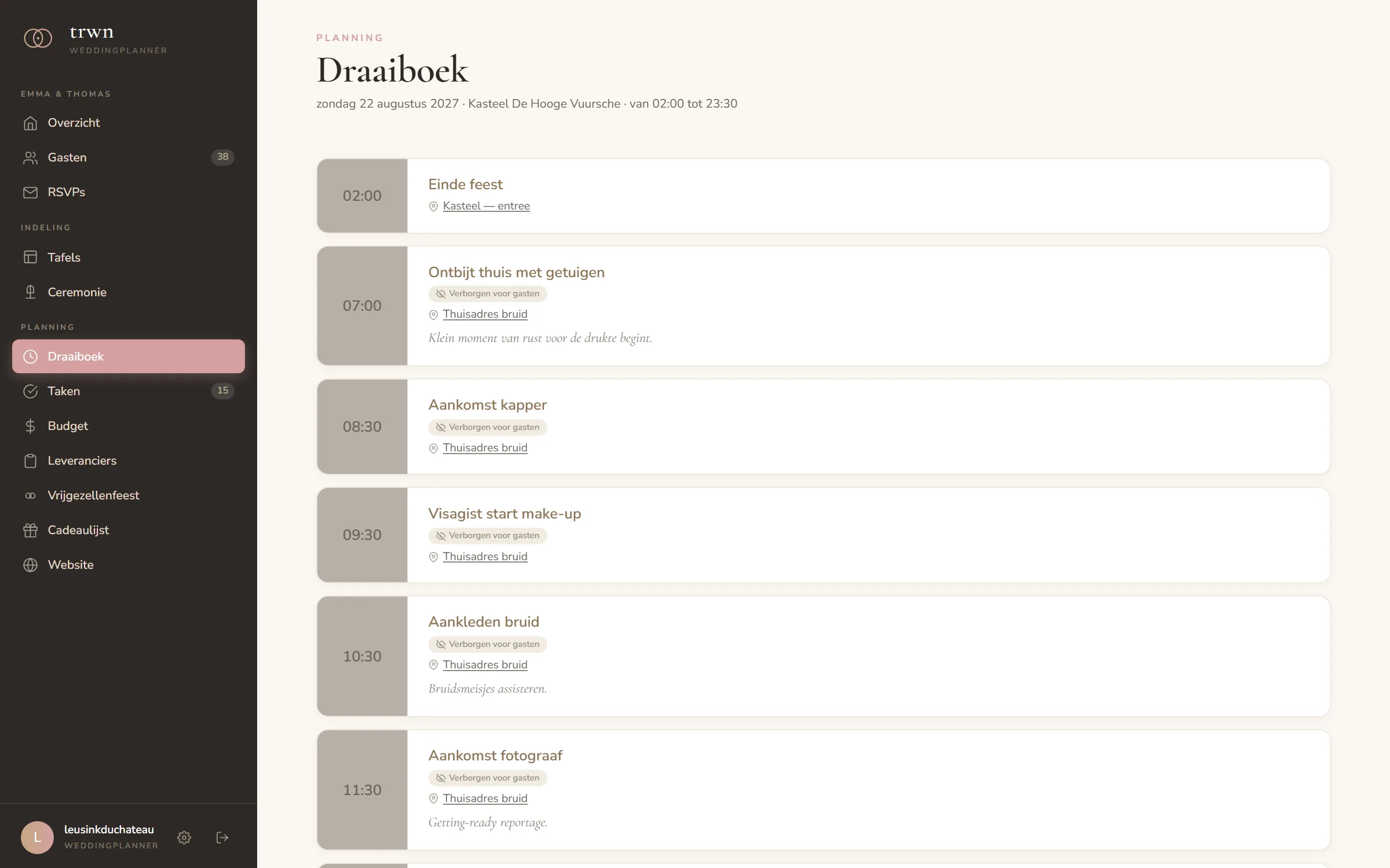 Draaiboek met de tijdlijn van de trouwdag
